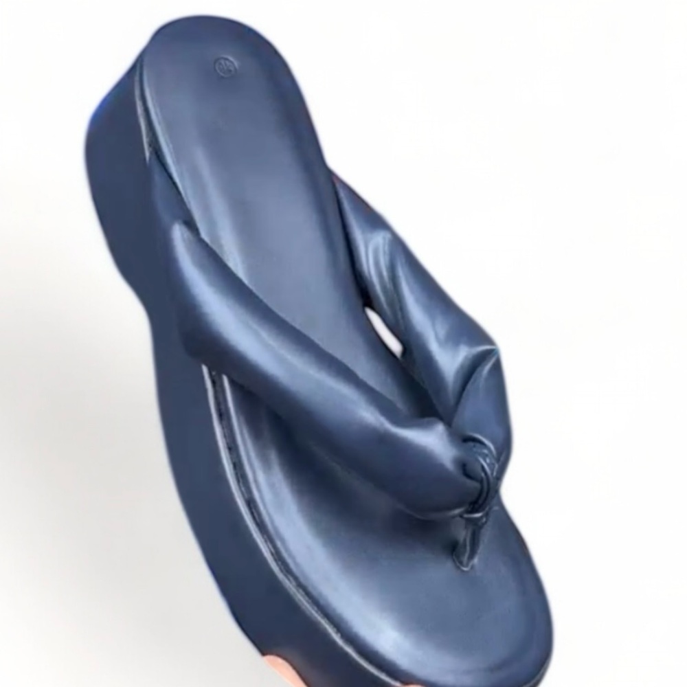 Cape Robbin |  Ultra-Comfort Stylish Blue Platform Sandals size 9.5 JUST IN!!